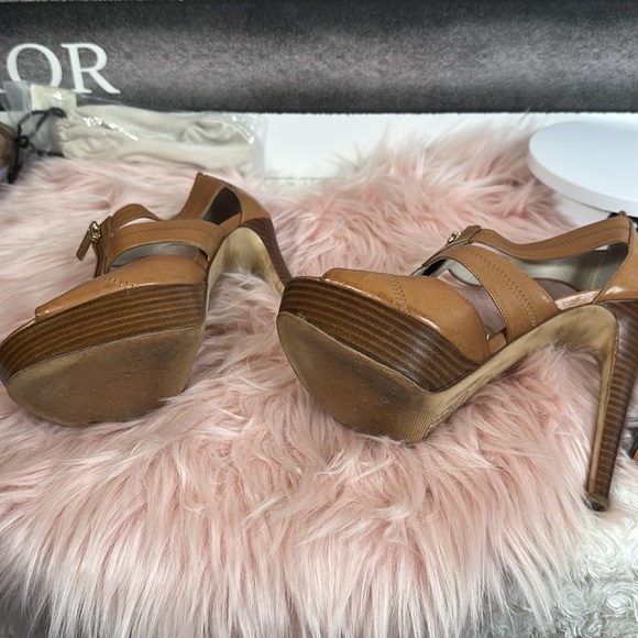 Michael Kors Size 7 leather Berkley platform heels ; color “luggage” - Picture 11 of 11